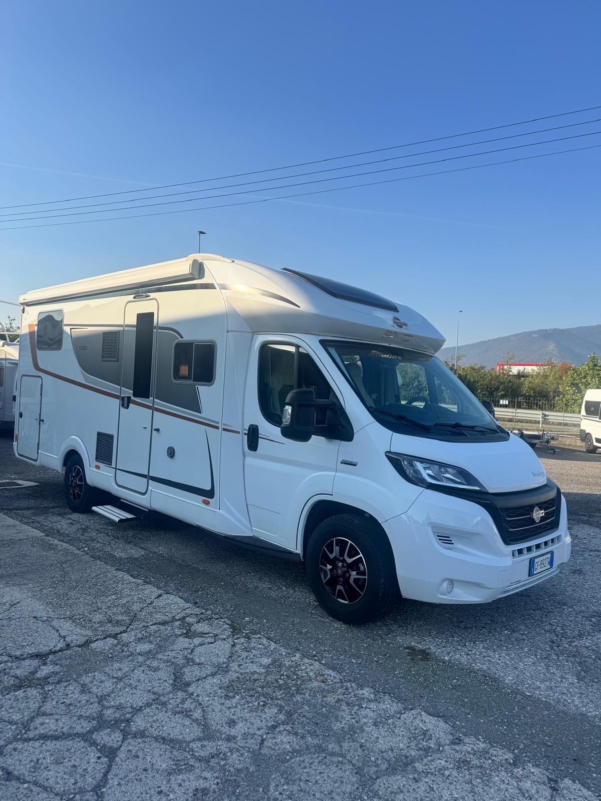 Camper semintegrale Burstner Lyseo Privilege TD727G