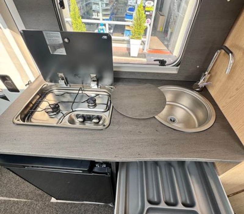 Camper noleggio semintegrale 595 cm_Camper land 3000_brescia (3)