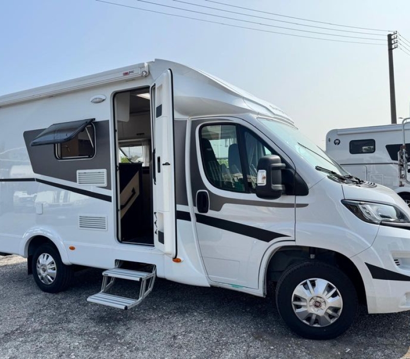 Camper noleggio semintegrale 595 cm_Camper land 3000_brescia (13)