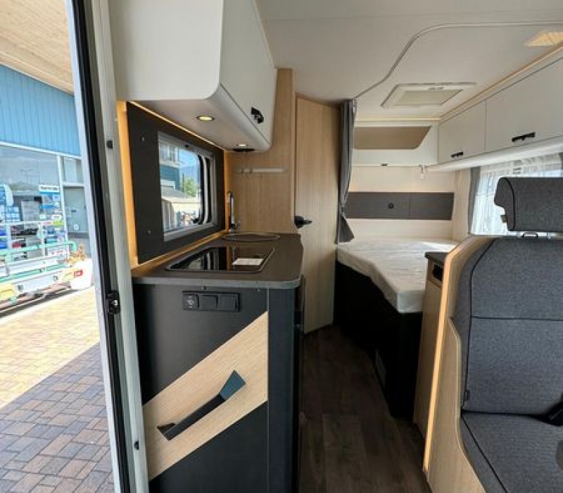 Camper noleggio semintegrale 595 cm_Camper land 3000_brescia (11)