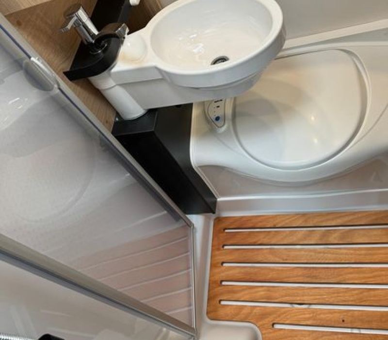 Camper noleggio semintegrale 595 cm_Camper land 3000_brescia (19)