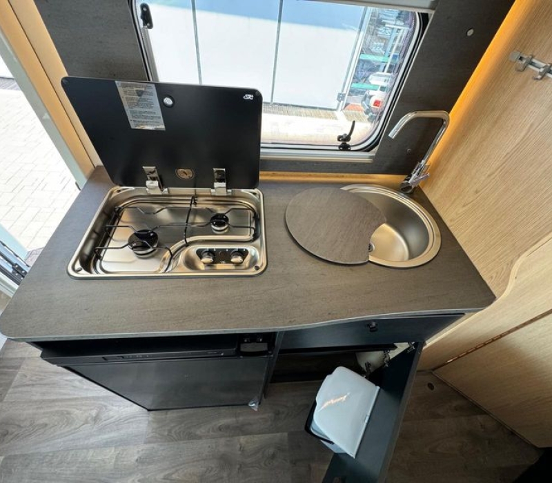 Camper noleggio semintegrale 595 cm_Camper land 3000_brescia (29)