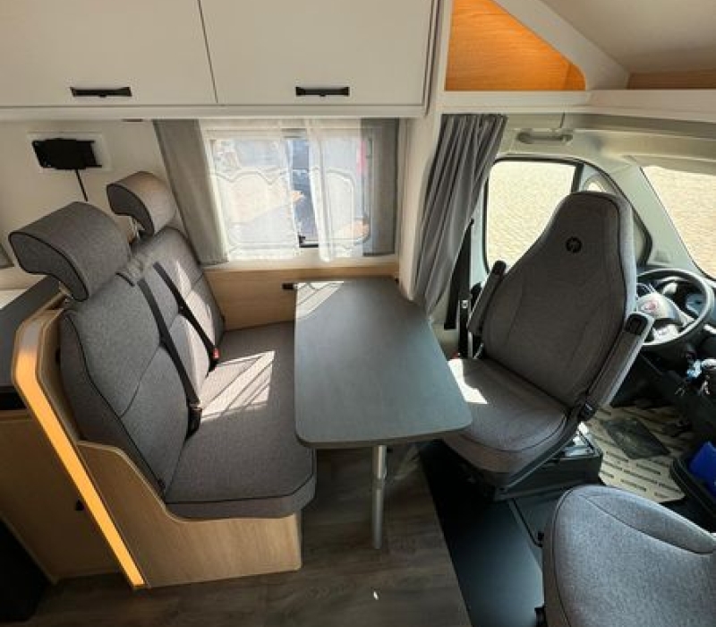 Camper noleggio semintegrale 595 cm_Camper land 3000_brescia (32)