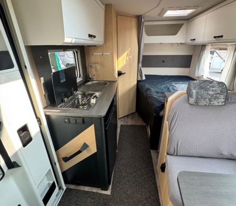 Camper noleggio semintegrale 595 cm_Camper land 3000_brescia (7)