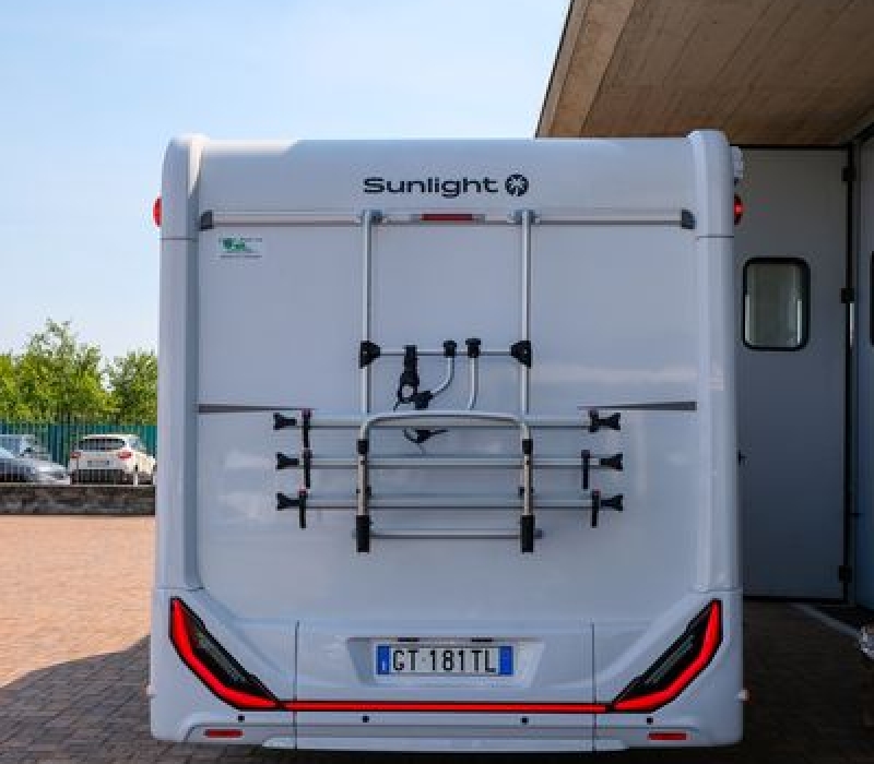 Camper semintegrale letti gemelli_Sunlight T 68_Camper land 3000_Brescia (2)