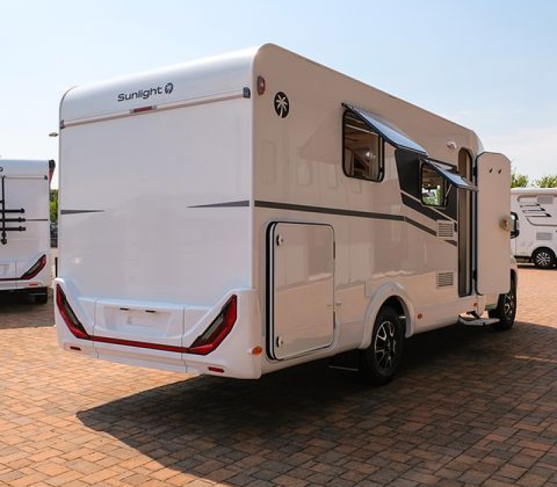 Sunlight V69-semintegrale con letto nautico-Camper land 3000- Brescia (10)