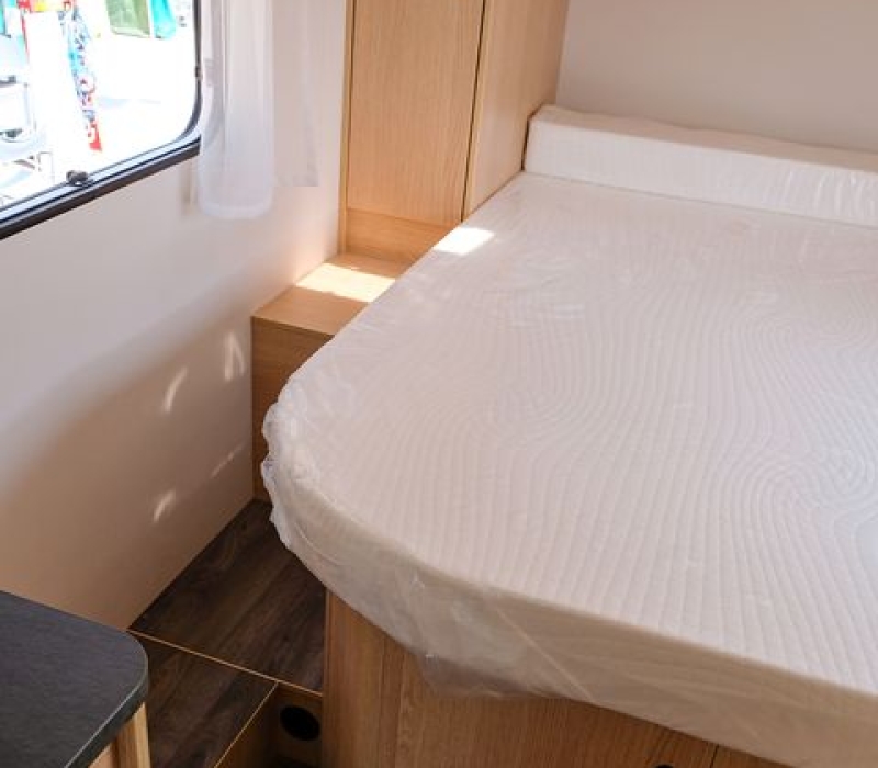 Sunlight V69-semintegrale con letto nautico-Camper land 3000- Brescia (17)