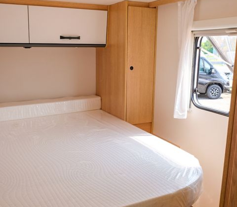 Sunlight V69-semintegrale con letto nautico-Camper land 3000- Brescia (18)