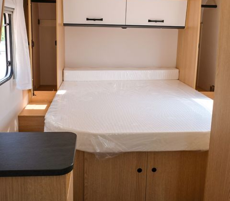 Sunlight V69-semintegrale con letto nautico-Camper land 3000- Brescia (19)