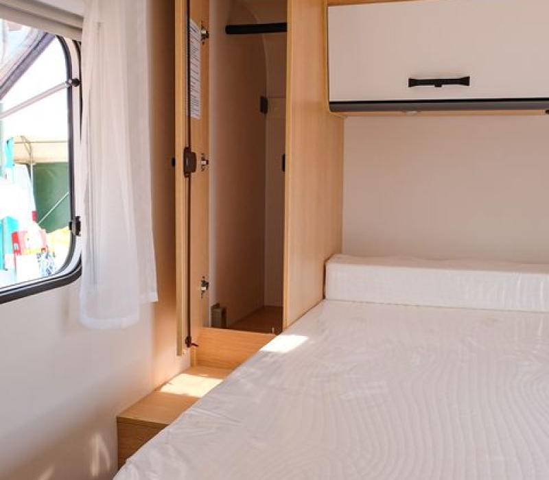 Sunlight V69-semintegrale con letto nautico-Camper land 3000- Brescia (20)