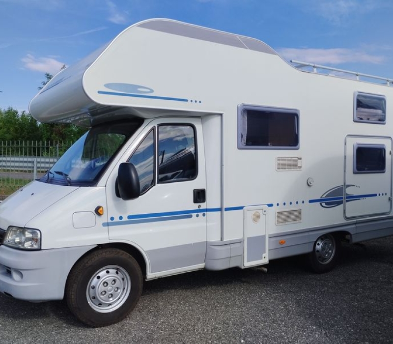 Camper mansardato Adriatik 572 serie 70_Camper land 3000 Brescia (1)