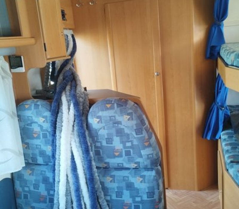 Camper mansardato Adriatik 572 serie 70_Camper land 3000 Brescia (13)