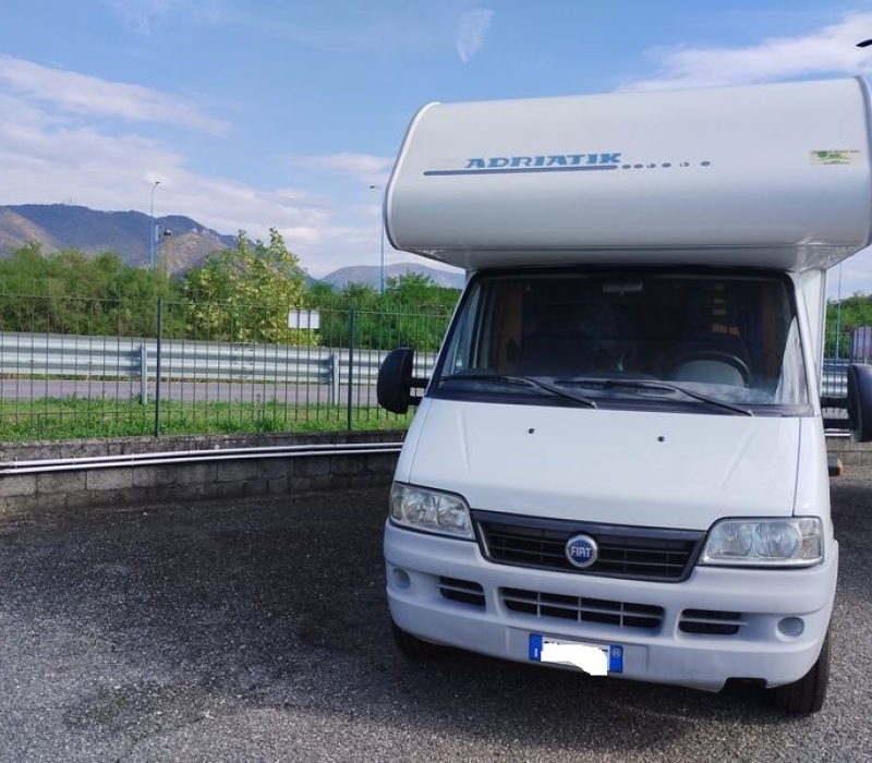 Camper mansardato Adriatik 572 serie 70_Camper land 3000 Brescia (2)