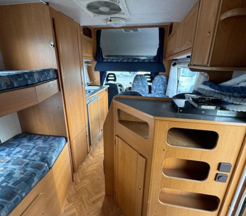 Camper mansardato Adriatik 572 serie 70_Camper land 3000 Brescia (46)