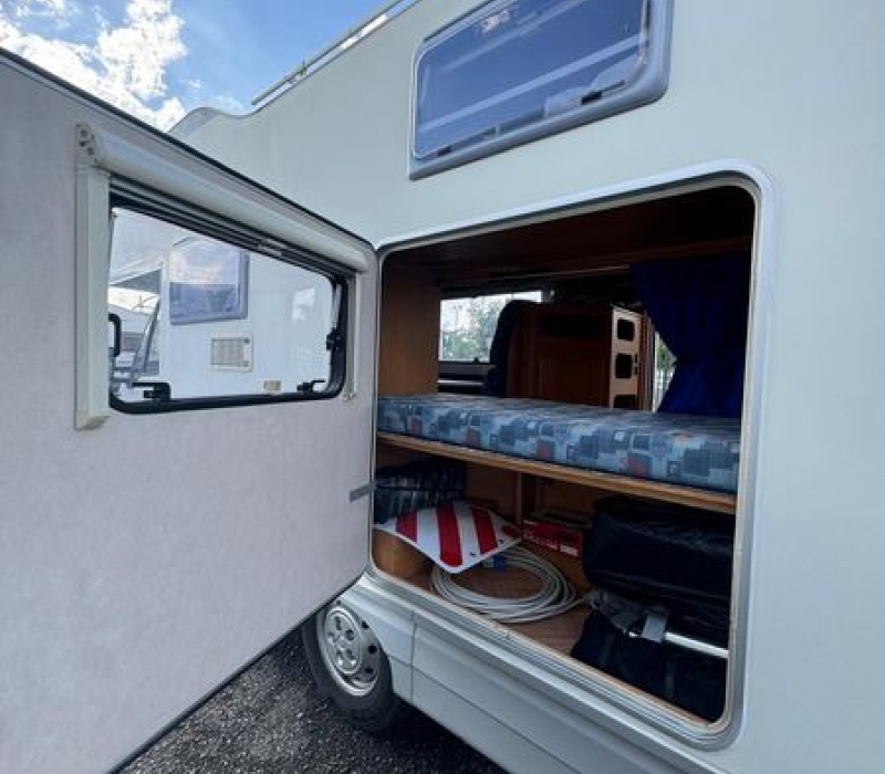 Camper mansardato Adriatik 572 serie 70_Camper land 3000 Brescia (55)