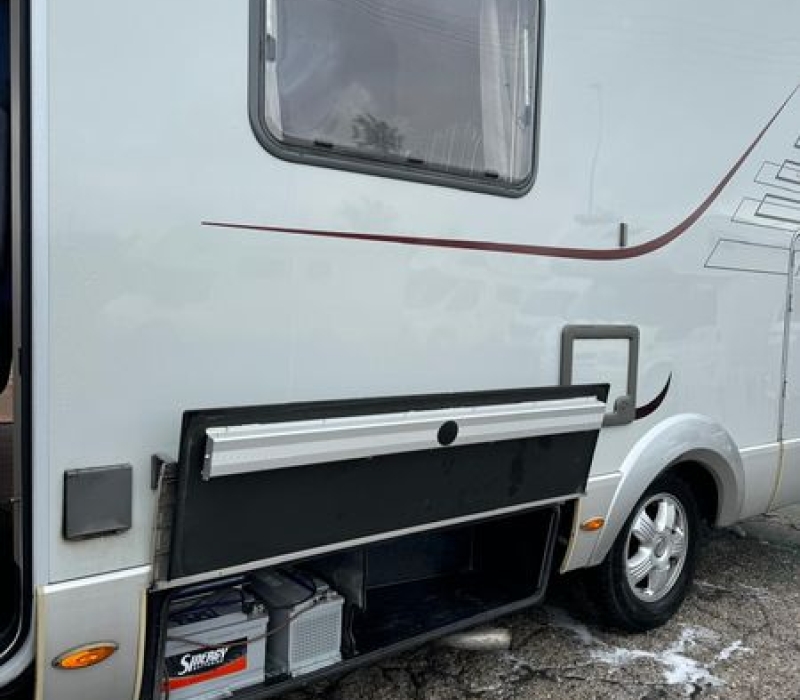 Hymer B514 SL motorhome garage grande (24)