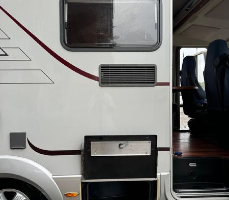 Hymer B514 SL motorhome garage grande (26)