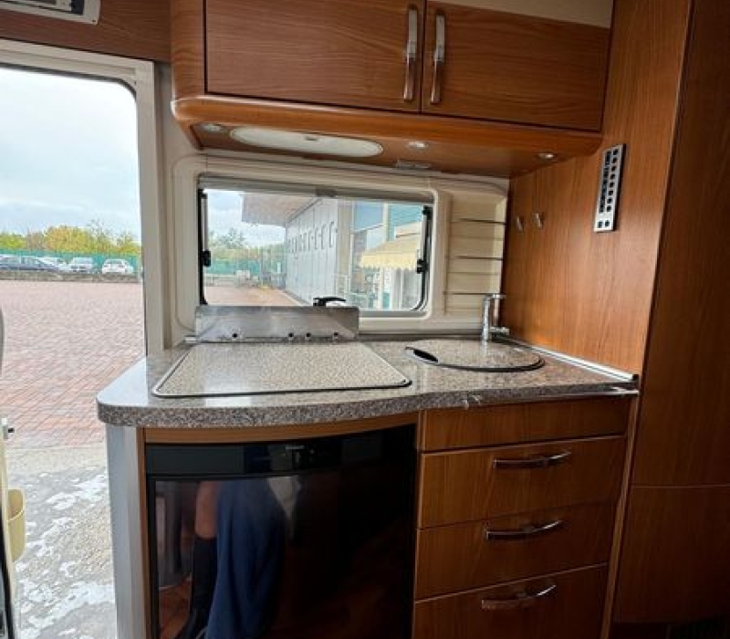 Hymer B514 SL motorhome garage grande (36)