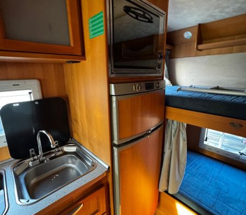 Camper mansardato 7 posti letto_usato_Camper Land 3000_Brescia (5)