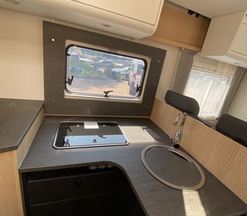 SEmintegrale 699_letti gemelli-garage grande-letto basculante-camper land 3000_brescia (9)