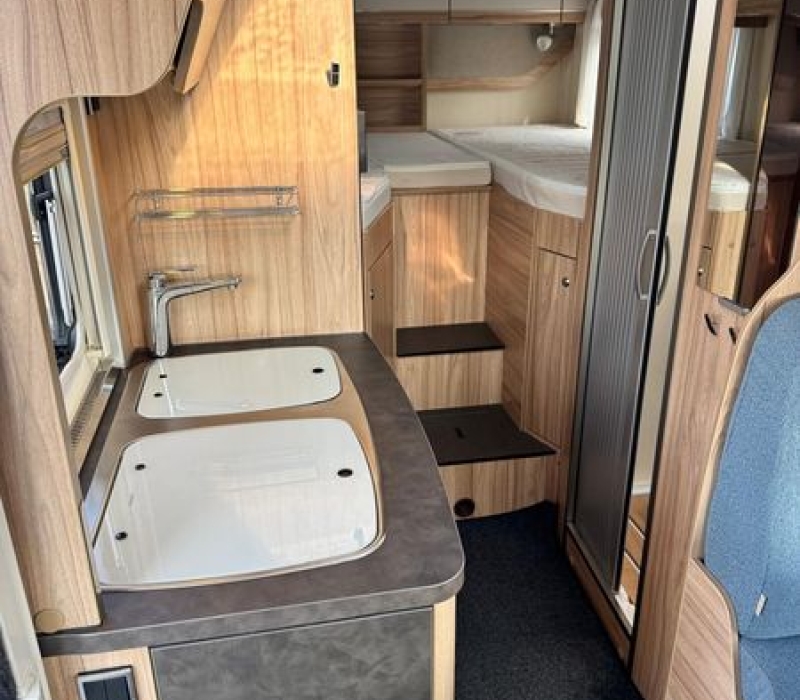 Motorhome Hymer Exsisi i 474-compatto-letti gemelli-usato-Camper land3000 (17)