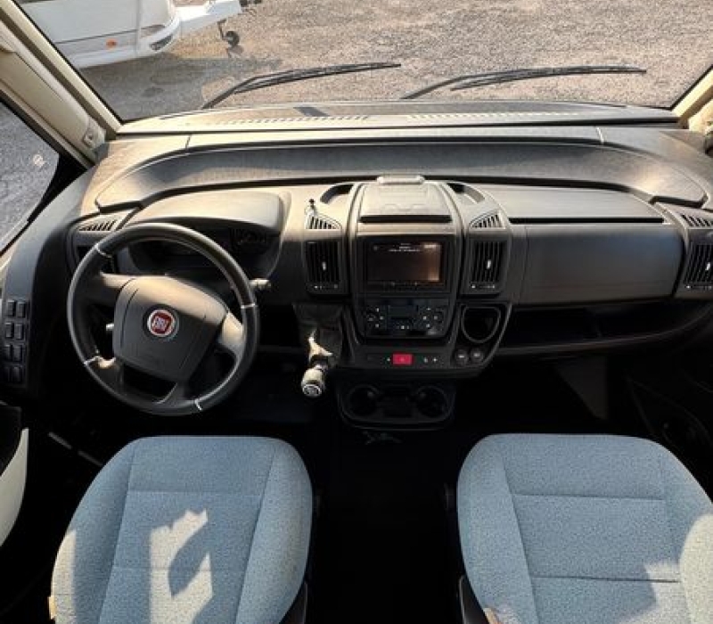 Motorhome Hymer Exsisi i 474-compatto-letti gemelli-usato-Camper land3000 (6)