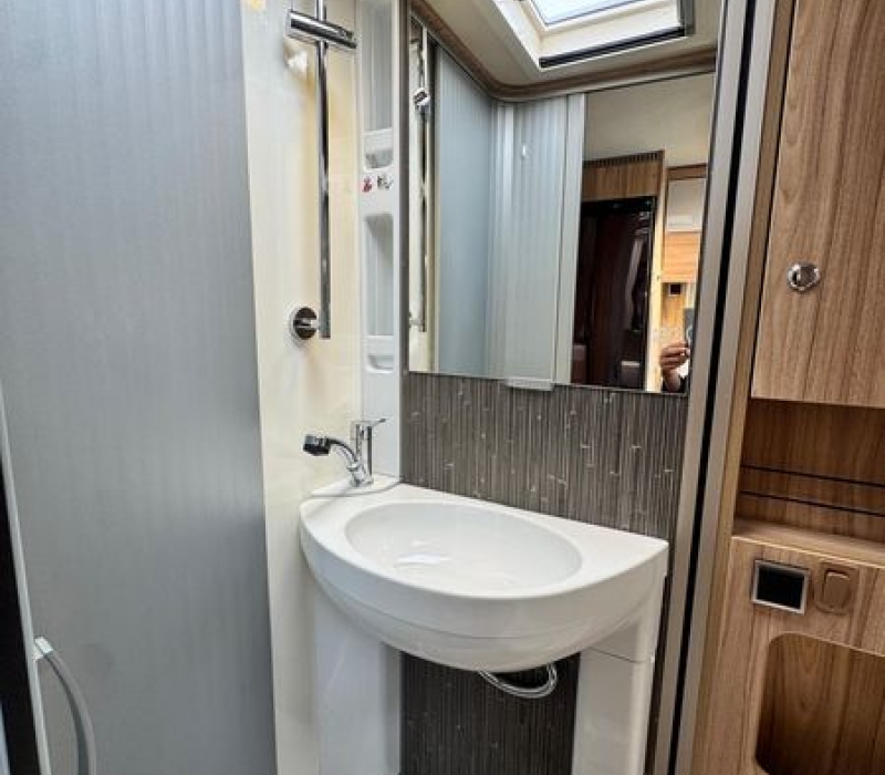 Motorhome Hymer Exsisi i 474-compatto-letti gemelli-usato-Camper land3000 (73)