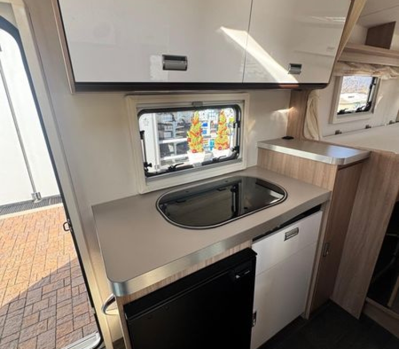 Camper semintegrale_compatto_letti gemelli_usato_migliore offerta_Camper land 3000_Brescia_ Cremona_Mantova_Milano_Crema_garda lake (3)