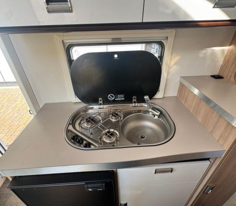 Camper semintegrale_compatto_letti gemelli_usato_migliore offerta_Camper land 3000_Brescia_ Cremona_Mantova_Milano_Crema_garda lake (16)