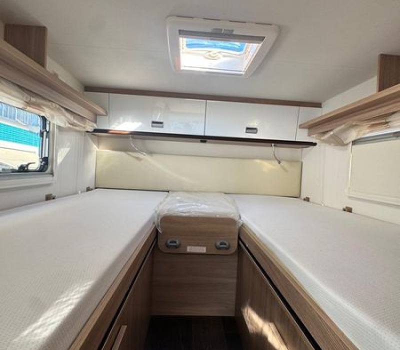 Camper semintegrale_compatto_letti gemelli_usato_migliore offerta_Camper land 3000_Brescia_ Cremona_Mantova_Milano_Crema_garda lake (49)