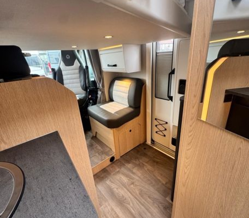 Camper semintegrale 5 posti con letto basculante Brescia concessionario ufficiale Camper land 3000 (12)