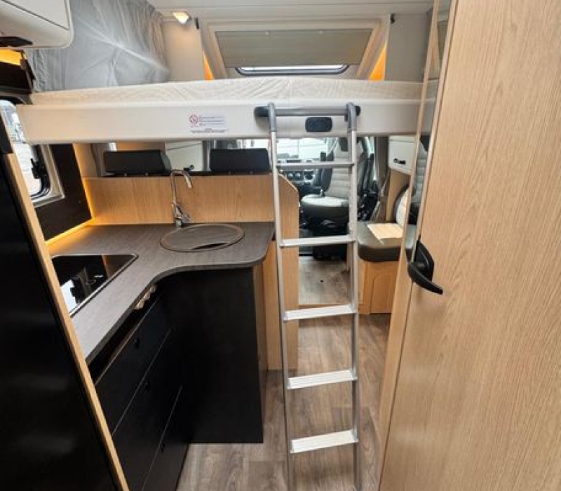 Camper semintegrale 5 posti con letto basculante Brescia concessionario ufficiale Camper land 3000 (13)