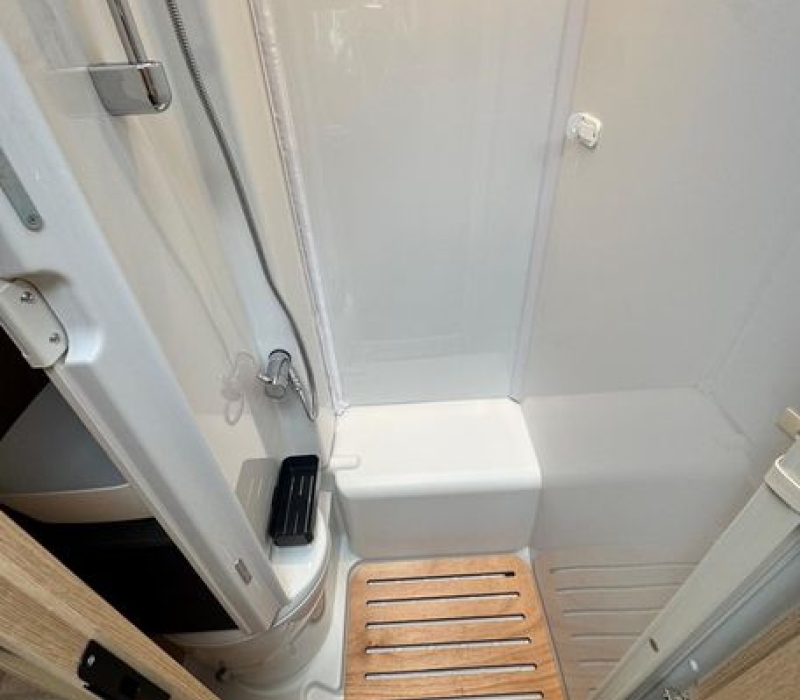 Camper semintegrale 5 posti con letto basculante Brescia concessionario ufficiale Camper land 3000 (21)