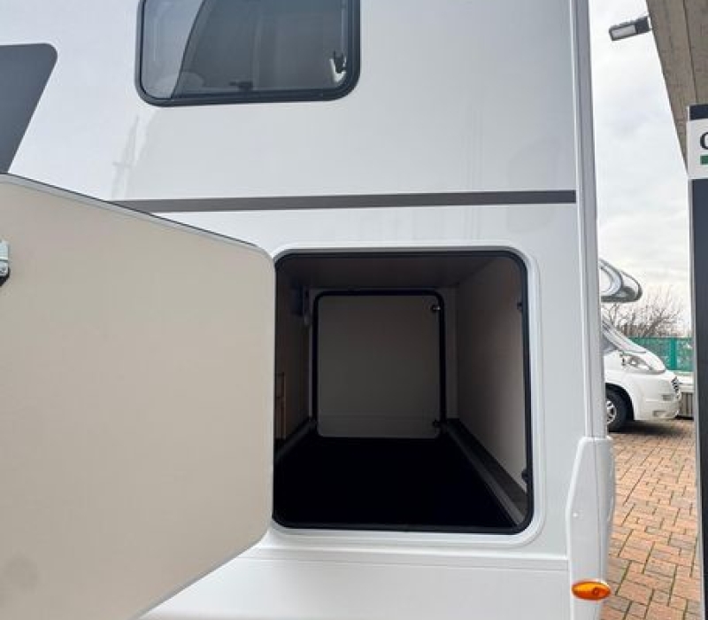 Camper semintegrale 5 posti con letto basculante Brescia concessionario ufficiale Camper land 3000 (28)