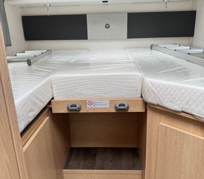 Camper semintegrale 5 posti con letto basculante Brescia concessionario ufficiale Camper land 3000 (3)