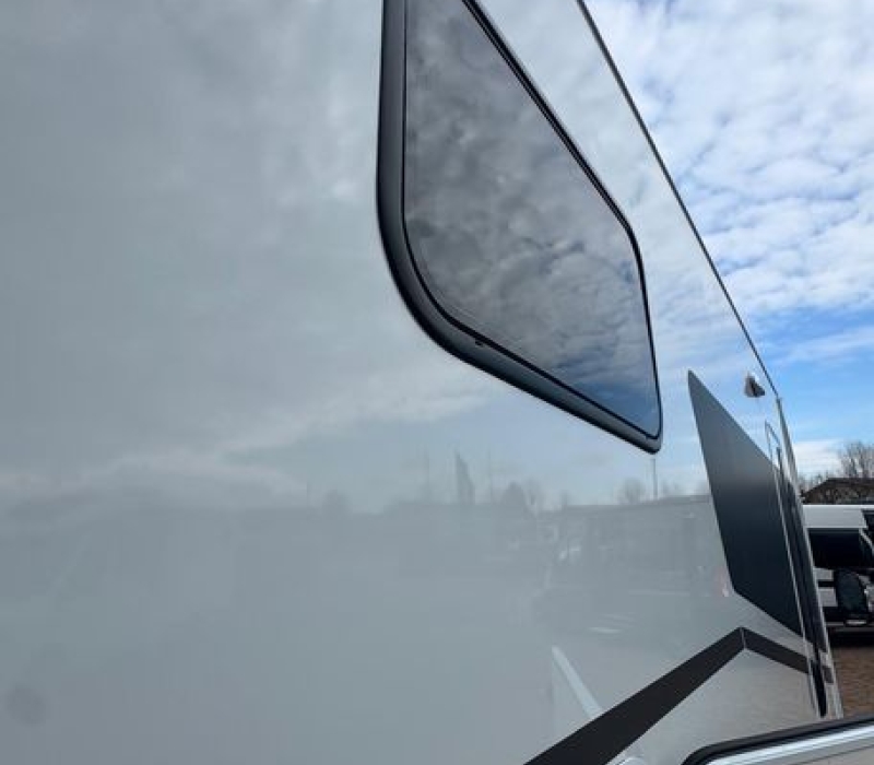 Camper semintegrale 5 posti con letto basculante Brescia concessionario ufficiale Camper land 3000 (31)