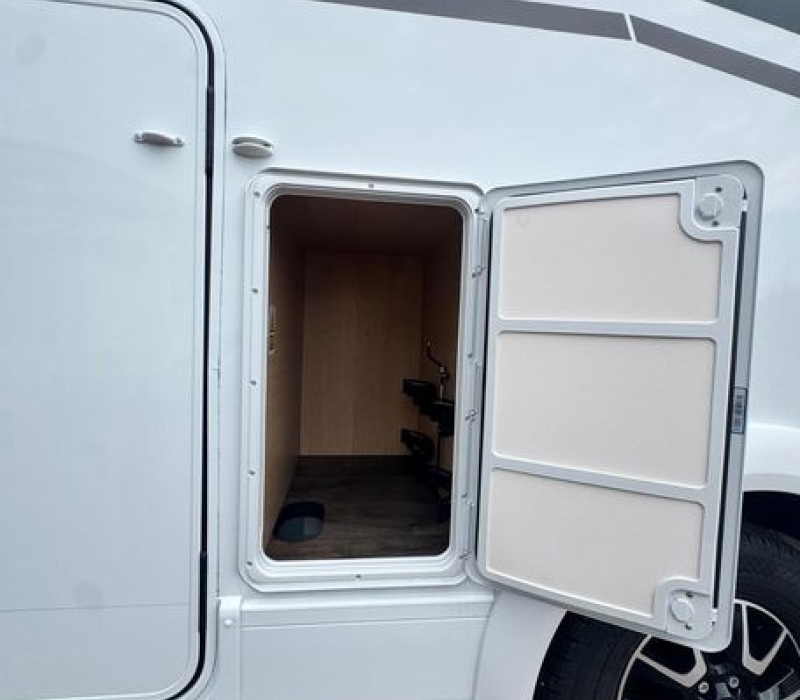 Camper semintegrale 5 posti con letto basculante Brescia concessionario ufficiale Camper land 3000 (36)