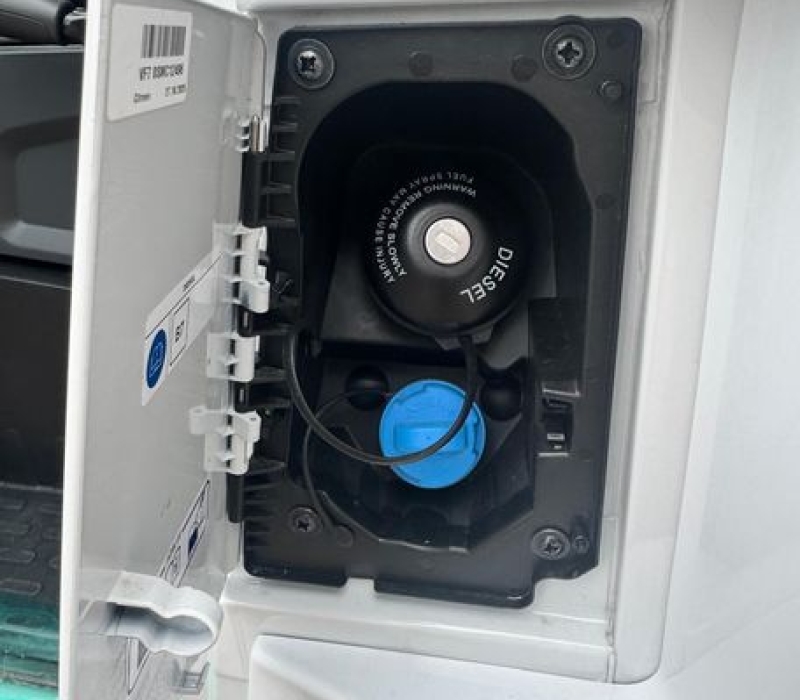 Camper semintegrale 5 posti con letto basculante Brescia concessionario ufficiale Camper land 3000 (45)