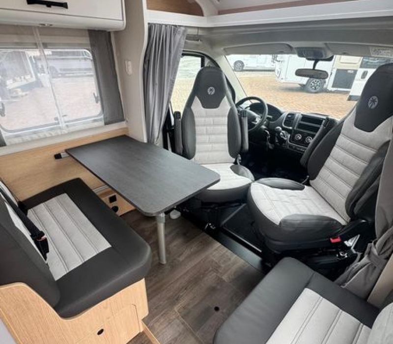 Camper semintegrale 5 posti con letto basculante Brescia concessionario ufficiale Camper land 3000 (51)