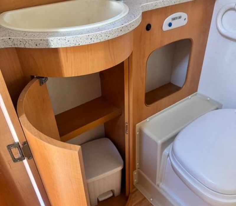 camper-mansardato-hymer-camp 682cl-2007-Brescia-camperland3000 (13)